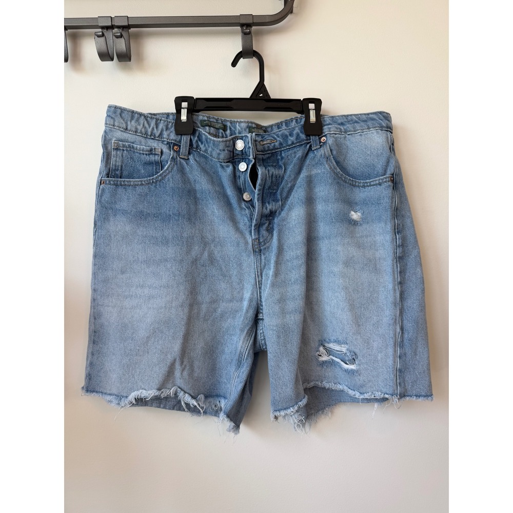 Wild Fable Womens High Rise Bermuda Shorts Light Wash Distressed Denim Size 18